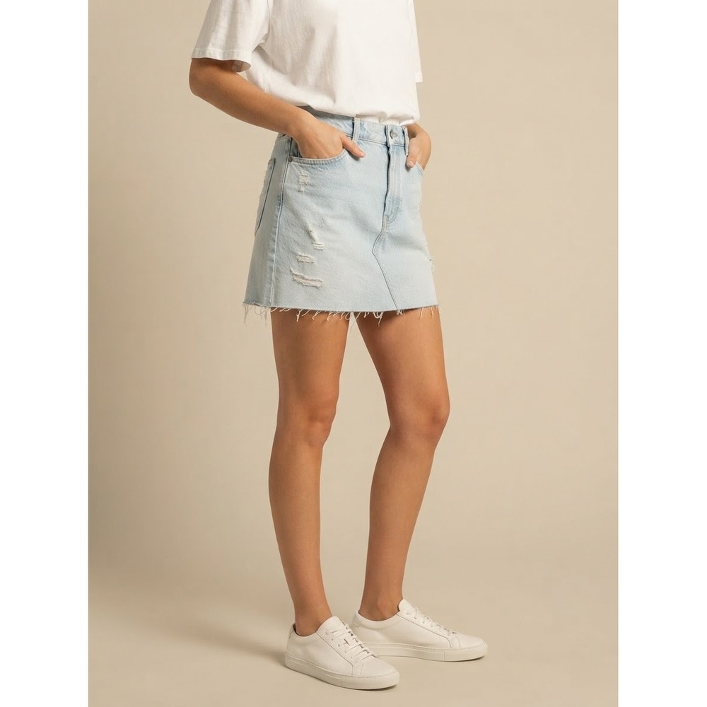 Zara Women Denim Mini Skirt Size L Light Blue Distressed Raw Hem 5-Pocket